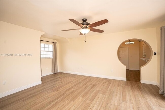 Building Photo - 5613 Pierce St