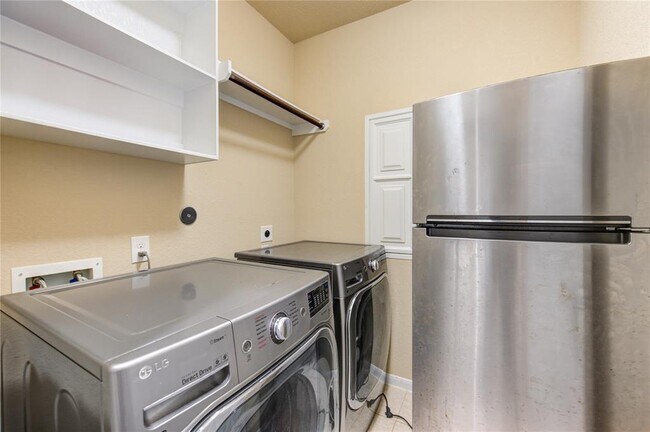 Building Photo - 6907 Stevenson Dr