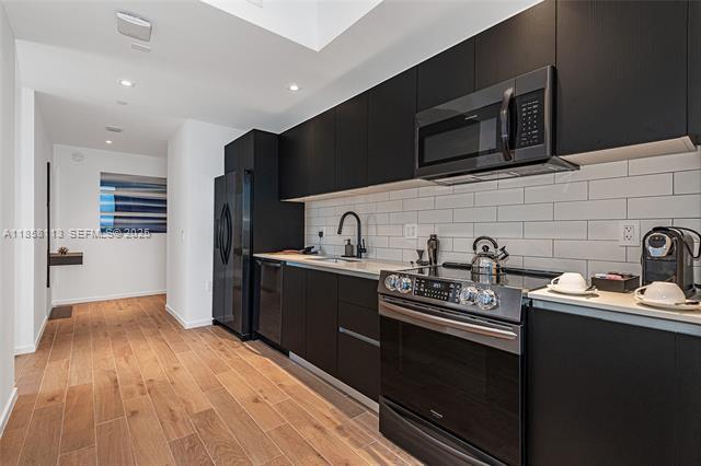 Building Photo - 398 NE 5th St