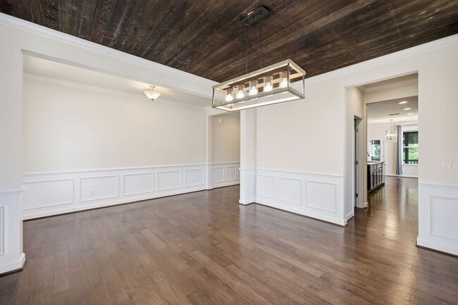 Building Photo - 304 Atwood Dr