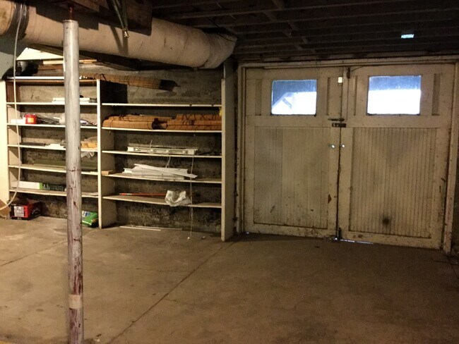Building Photo - 3 bed/1 bath house