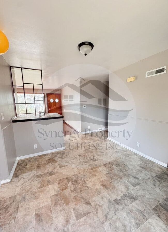 Building Photo - Madison Home with 2 Car Garage