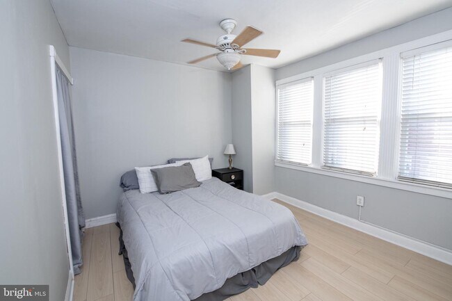 Building Photo - 2634 Edgemont St