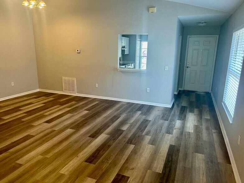Building Photo - 2146 Fish Eagle St