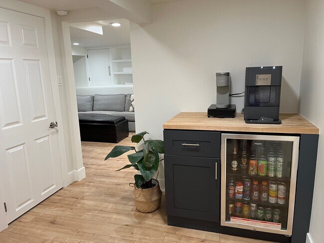 Building Photo - 933 Harrison St