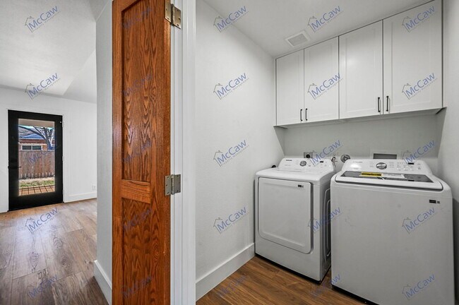 Building Photo - 7412 Fenton Dr