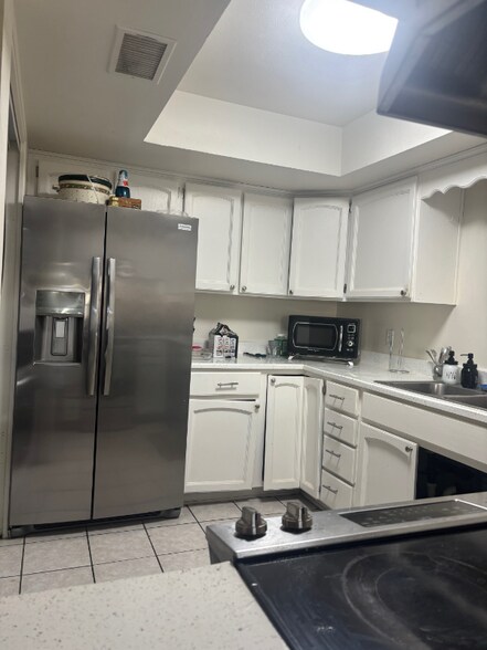 Building Photo - 619 N Pioneer Cir