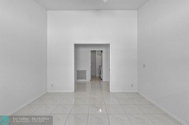 Building Photo - 9631 Orchid Grove Trail