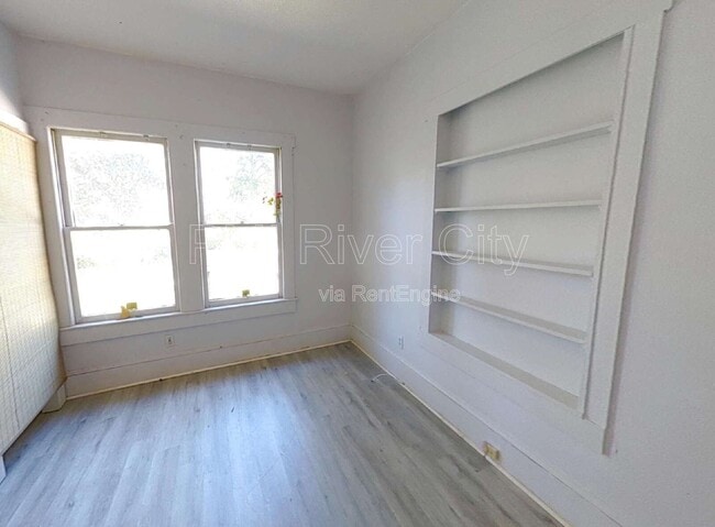 Building Photo - 453 Arlington Rd N