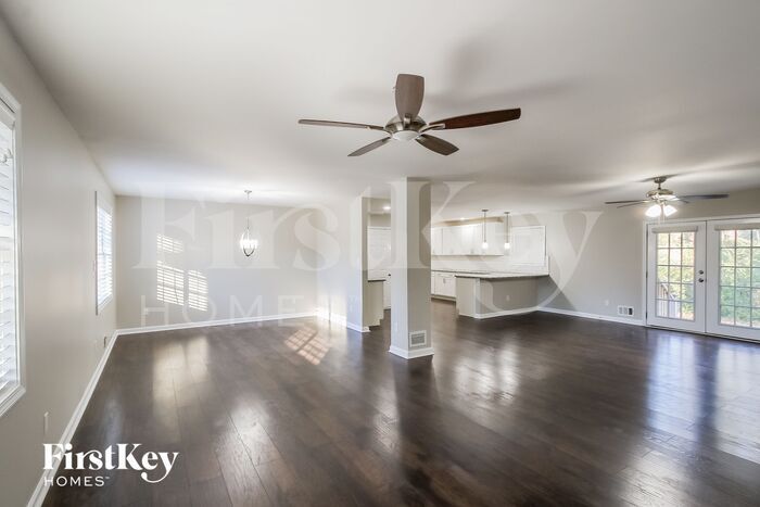 Building Photo - 61 Vanya Ln SE