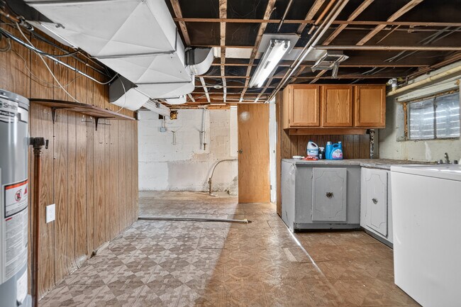 Building Photo - 7945 W 91st St