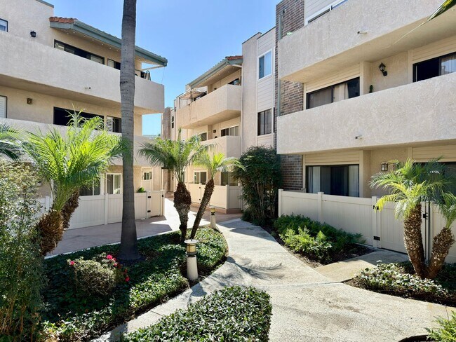 Building Photo - Upgraded Condo in La Costa!