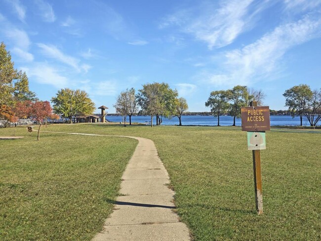 Building Photo - 3201 Emerson St