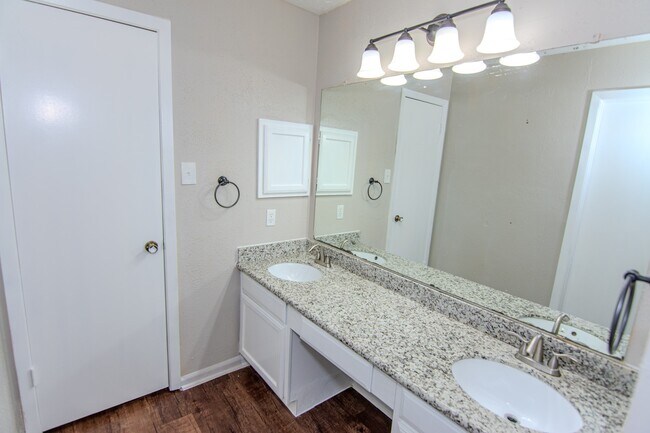 Building Photo - 16746 Selder Dr