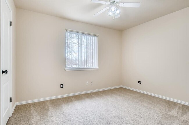 Building Photo - 1822 Rosenborough Ln N