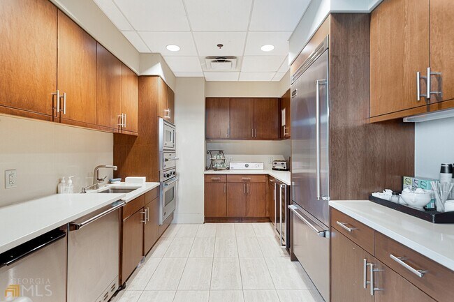 Building Photo - 3630 Peachtree Rd NE
