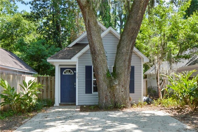 Primary Photo - 413 Palmetto St