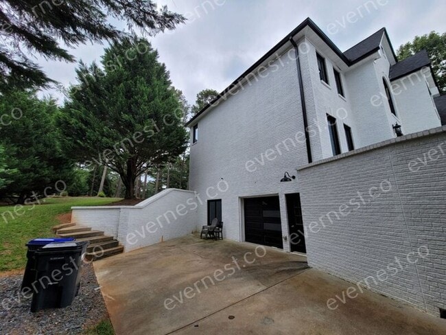 Building Photo - 398 Dunleven Manor Walk NE