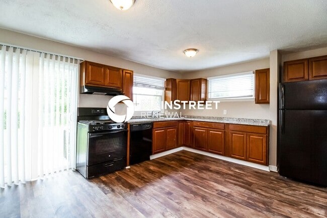 Building Photo - 4 Bedroom Pet-Friendly Home in Columbus, OH with Main Street Renewal