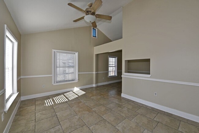 Building Photo - Stylish and Spacious 4-Bedroom Home PLUS C...