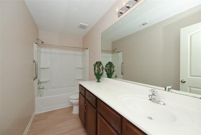 Building Photo - 1001 Strawberry Ridge Dr