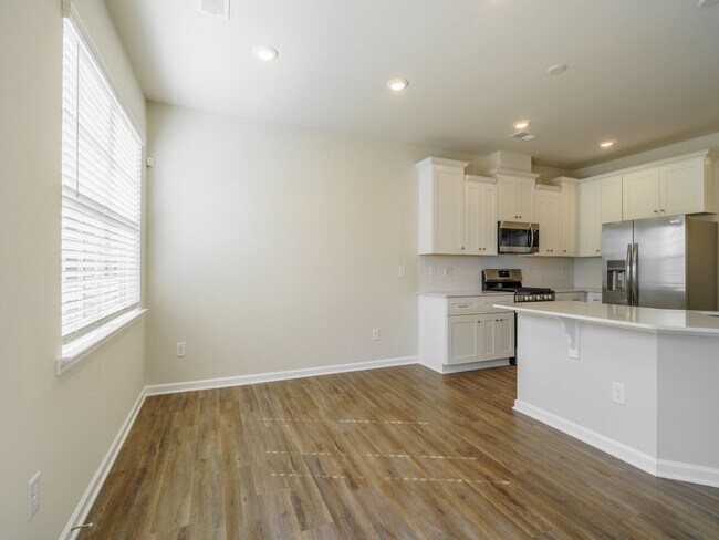 Building Photo - 10019 Ventfort Hall Dr