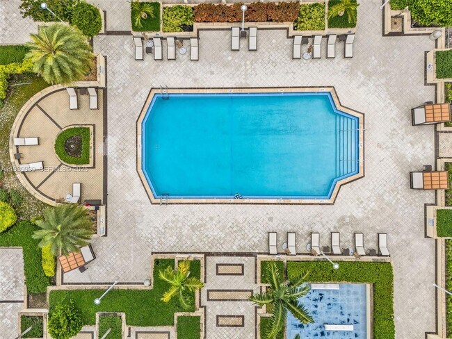 Building Photo - 5600 Collins Ave