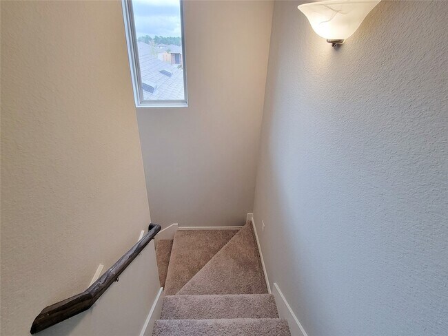 Building Photo - 942 Amesbury Ct