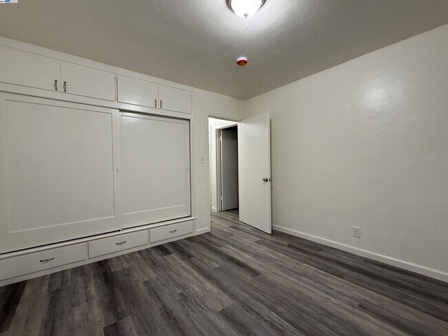 Building Photo - 520 Bancroft Ave