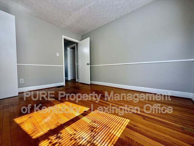 Building Photo - 829 Darley Dr