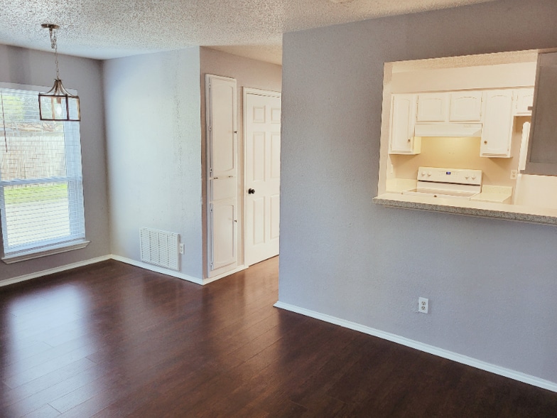 Building Photo - 6702 Everhart
