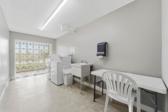 Building Photo - 1601 S Flagler Dr