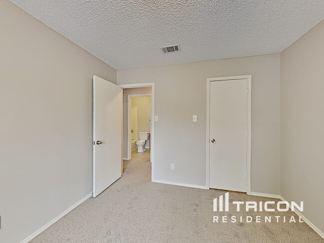 Building Photo - 227 Lemon Dr
