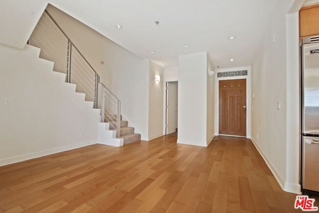 Building Photo - 2203 Ocean Ave