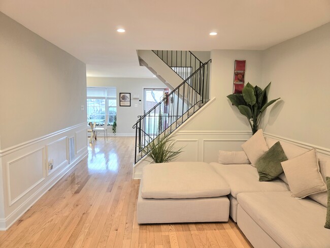 Building Photo - 5407 Leeway Ct