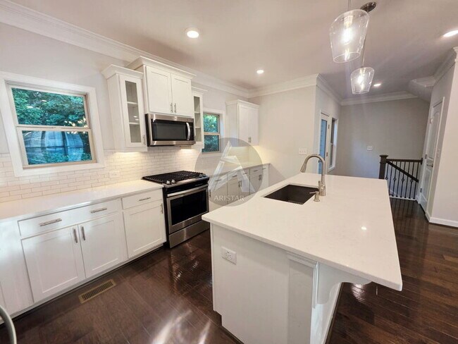 Building Photo - 2892 Boone Dr