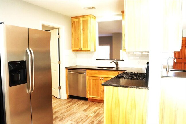 Building Photo - 606 Mildred Ave