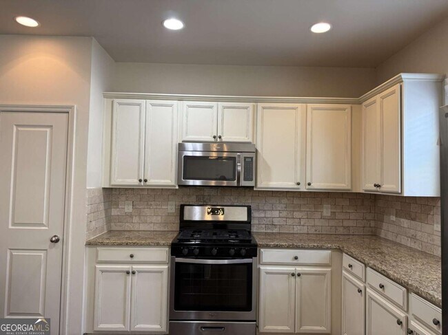 Building Photo - 2660 Maple Leaf Terrace