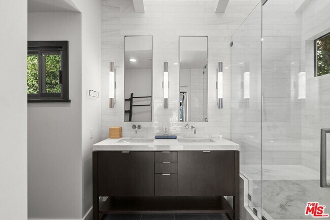 Building Photo - 31833 W Sea Level Dr