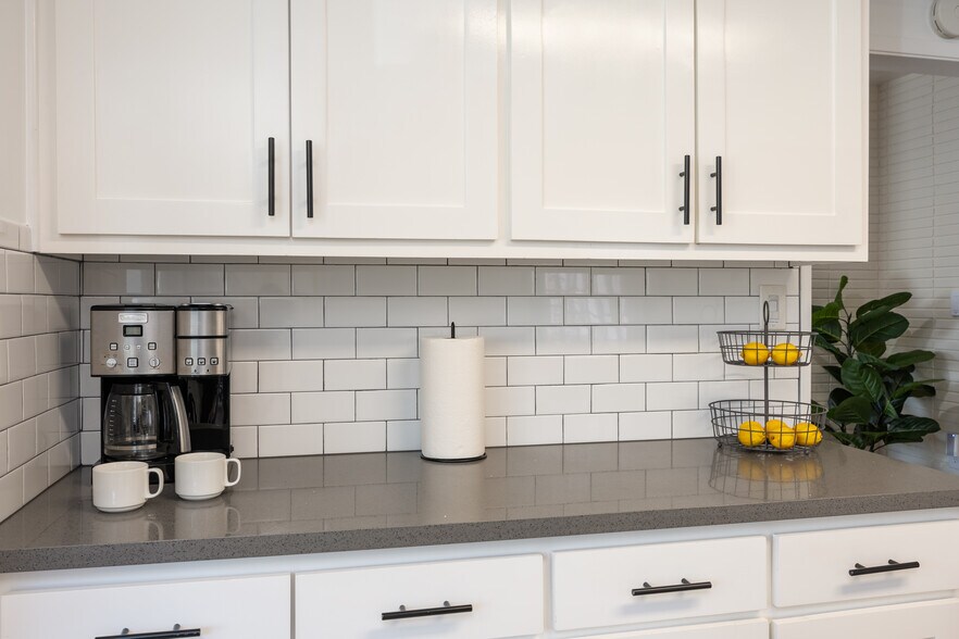 Single serve or full coffee pot brewing! - 4746 W 159th St