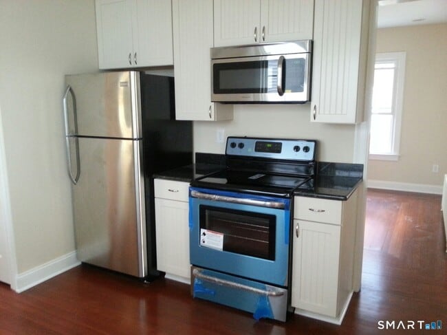 Building Photo - 356 Townsend Ave