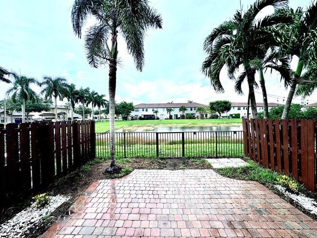 Building Photo - 4260 SW 164th Ct