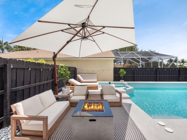 Building Photo - 6017 Newport Village Way