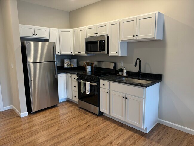 Building Photo - 80 Main St