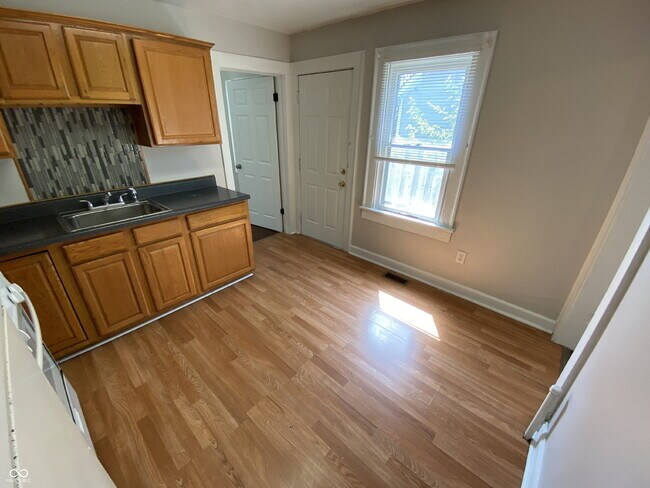 Building Photo - 1535 Kappes St