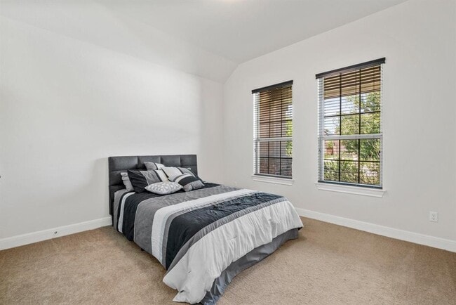 Building Photo - 2613 Sorano Cv