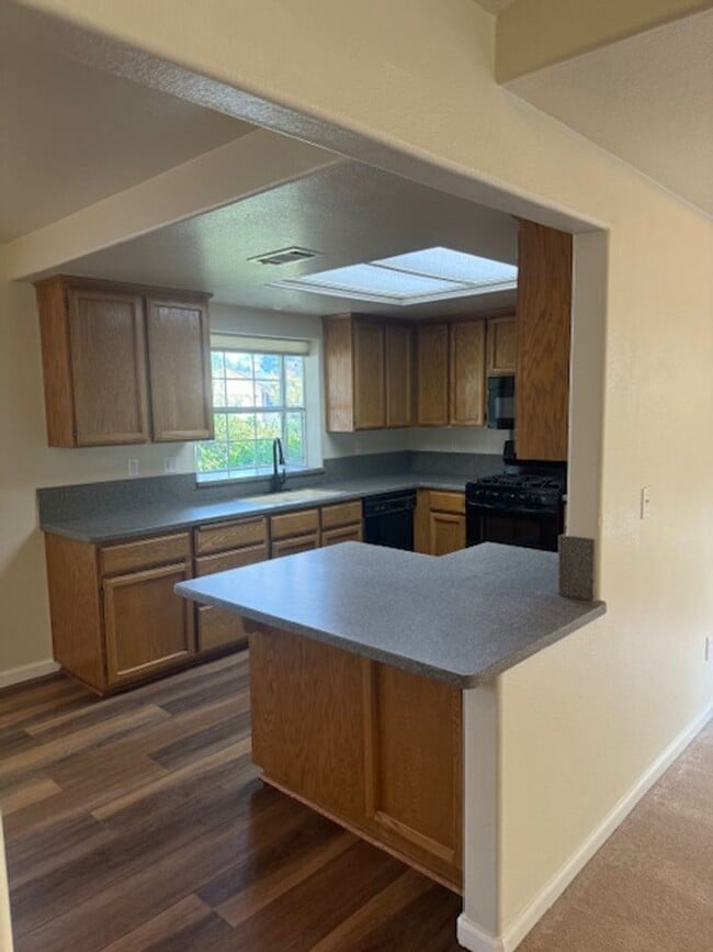 Building Photo - Home in Country Heights Subdivision Area w...