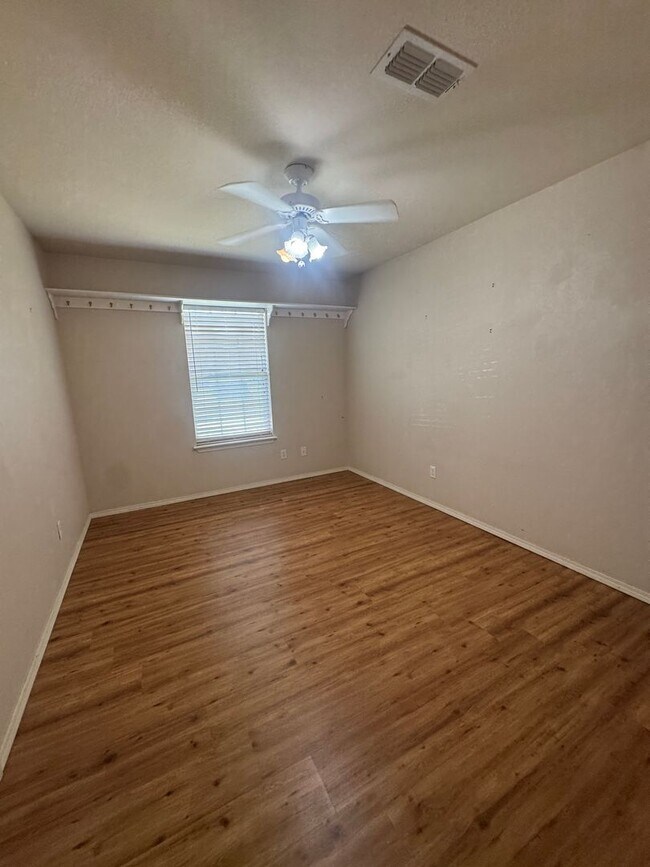 Building Photo - 4210 Catalpa Ln