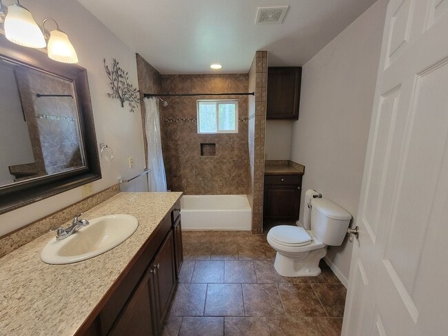 Building Photo - 3 Bedroom, 2 Bathroom single story home by Newport, WA