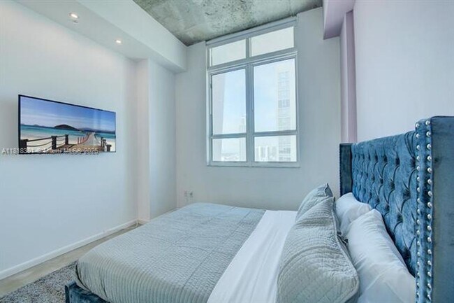 Building Photo - 234 NE 3rd St